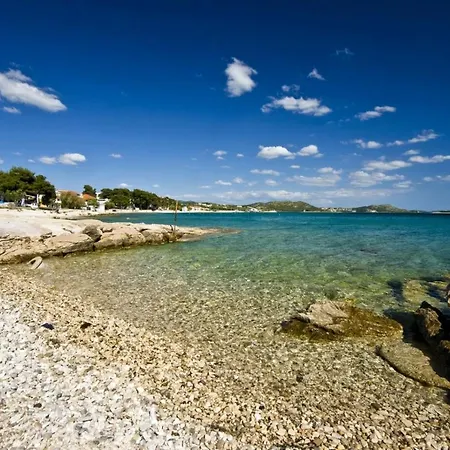 شقة In With Balcony, Air Conditioning, Wi-fi, Dishwasher *