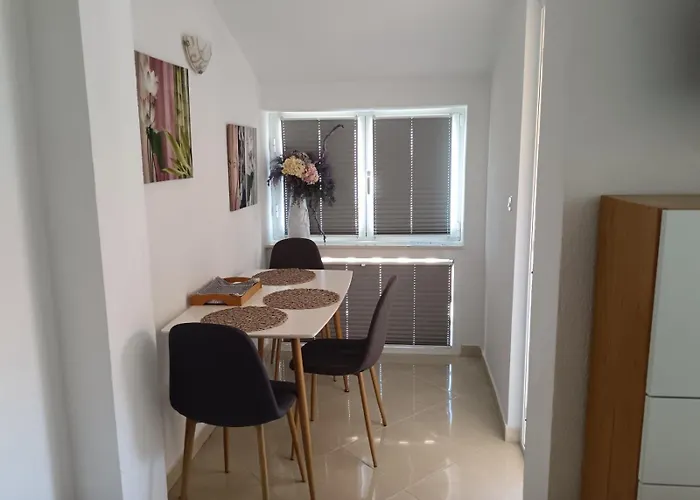 Apartmán In With Balcony, Air Conditioning, Wi-fi, Dishwasher *